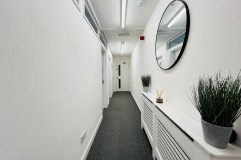 Office to rent Image 3