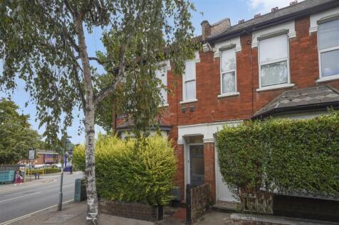 156 Herga Road Harrow HA3 5AT - 014.jpg