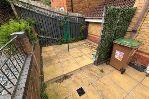 1 Poplar Close - Garden 5.jpg