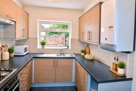 105 Broomspring Lane photo 4