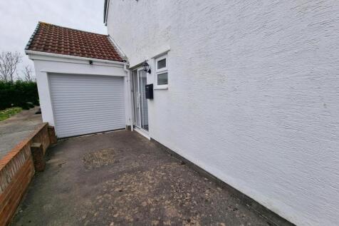 Driveway/garage