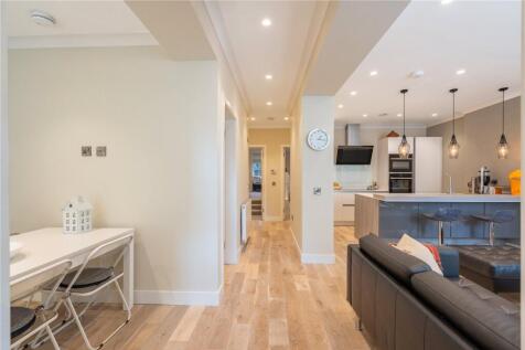35A Manor Place