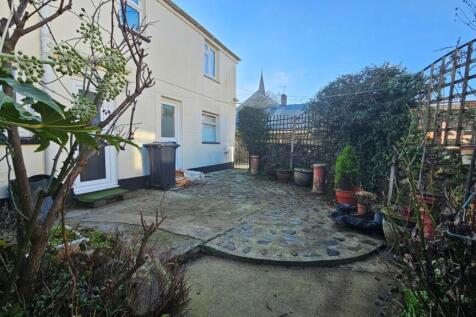 To Book A Viewing Call TPS Lostwithiel on 01208 87