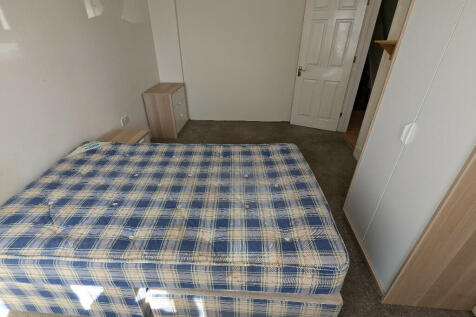 Grange Avenue, Reading, Berkshire, RG6 photo 5