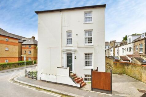 1-bed detached on Maison Dieu Place Dover CT16, £1,400/mo