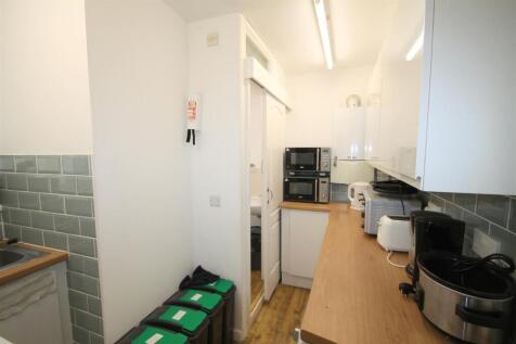 Kitchen 2.JPG