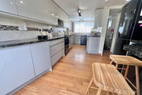 ....kitchen.jpg