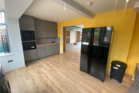 Priesthorpe Avenue, Stanningley, PUDSEY photo 4