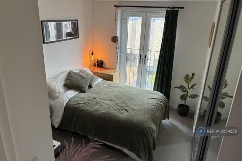 Enriqueta Rylands Close, Manchester, M32 photo 4