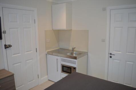 Yoxley Drive Room 1 Ilford IG2 6PX photo 3