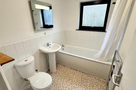 7 Galleon Court Bathroom
