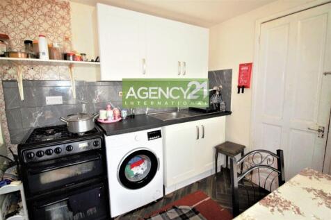 London, E6 - property photo