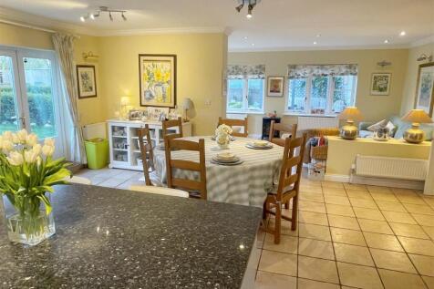 Kitch - Break - Grd Room 1.JPG