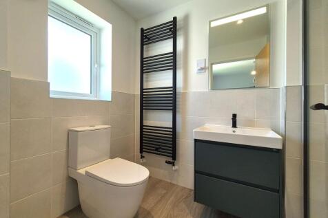 First Floor Bedroom 2 En Suite
