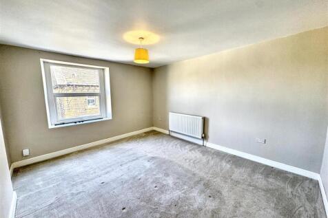 Elm Grove, Ingrow, Keighley, BD21 5EN photo 4