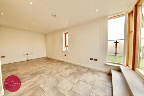 Davis Court, Burton Road, Loughton, IG10 photo 4
