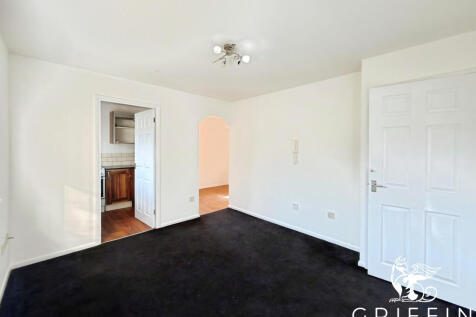 Wingrove Drive, Wingrove Drive, Purfleet-On-Thames, RM19 photo 3