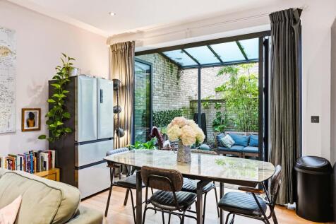 4 bed, 3 bath Town House in leeds - Photo 6