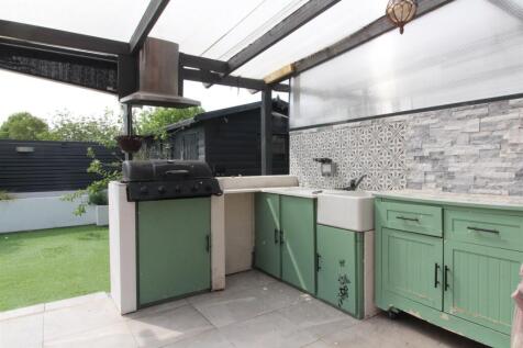 Outdoor Kitchen Area.JPG