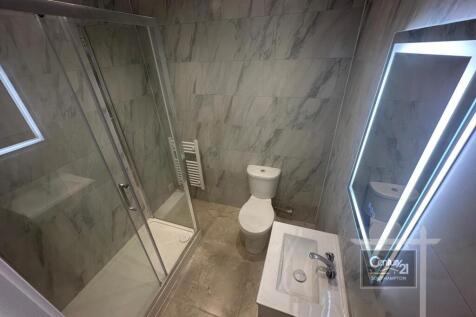 |Ref: R213944|, 49 Leigh Road, Eastleigh, SO50 9DF photo 4