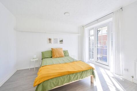 1 bed, 1 bath Flat in London - Photo 4