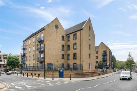 Peninsula Court