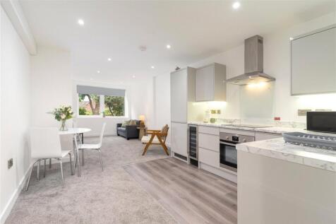 Strawberry Hill,, Newbury,, Berkshire,, RG14 photo 3