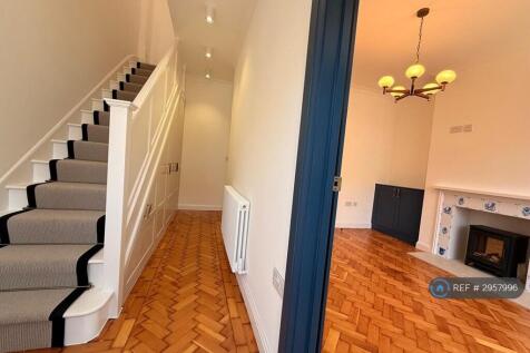Links Road, London, SW17 photo 3