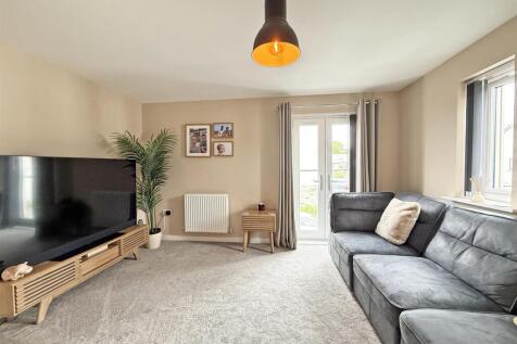 Blakeney Road 8 - Lounge 1.jpg