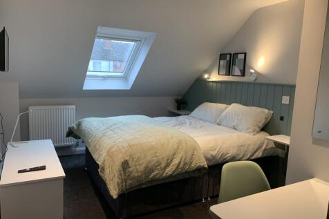 2 Bed Student Property // Bills Included // July 2027 photo 4