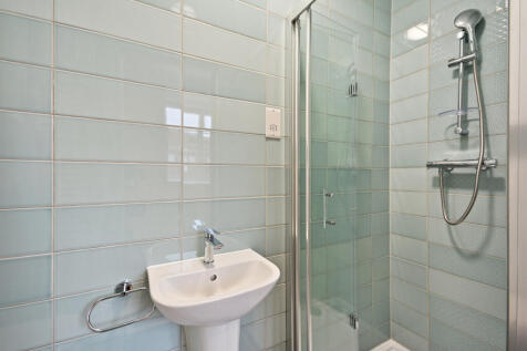 CS - 341a Station Road - Flat 1 Ensuite3 (1).JPG