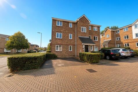 1-bed flat on Waterville Drive, Vange, £1,050/mo