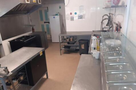Retail Property (high street) to rent Image 6