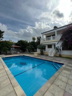 Charming 3 Bedroom Villa with amazing views offers potential for renovation Image 9999