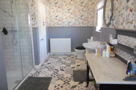 BATH/SHOWER ROOM