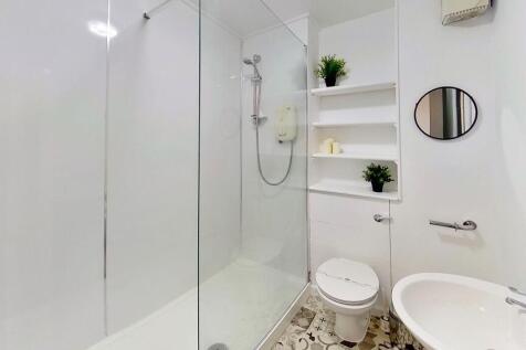 2 Bathrooms
