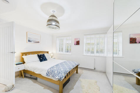 CAM01354G0-PR0611-STILL017