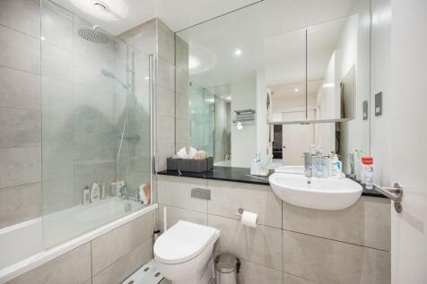 Plumbers Row, E1, Aldgate, London, E1 photo 4