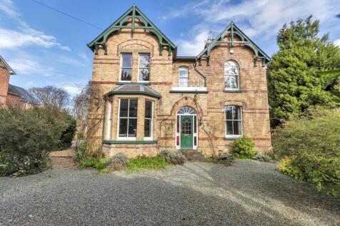 Accomodation Comprises;