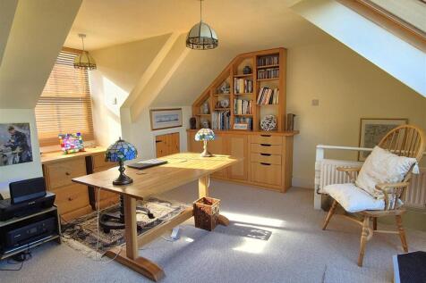 Attic room (3).jpg