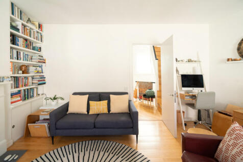 304158 - FLASK-WALK-22.jpg