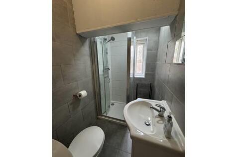 2 Bedroom Ground floor Flat for Rent on Claude Pla