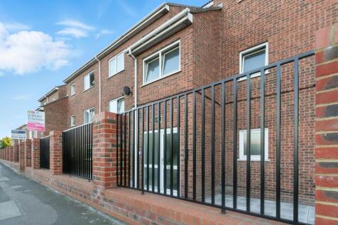 Grays, RM17 - property photo