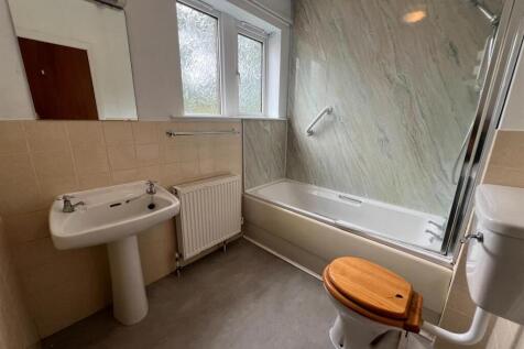 BATHROOM.jpeg