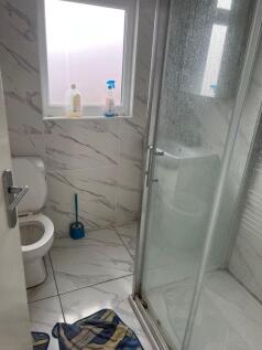 Bright bathroom with modern marble-effect tiles...