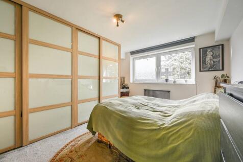 London, SE10 - property photo