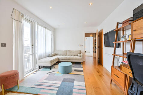 London, SE17 - property photo