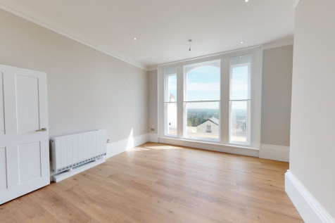 Queens Drive, Malvern, Worcestershire, WR14 4RE photo 4