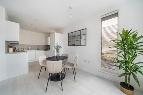 Tern Apartments, Perryfield Way, Colindale, Barnet, London photo 5