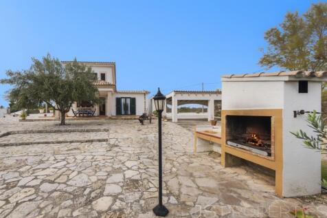 Rustic villa for sale 